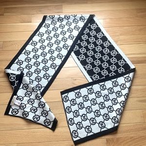 COPY - MICHAEL- MICHAEL KORS NWOT BLACK & WHITE BEAUTIFUL SCARFT